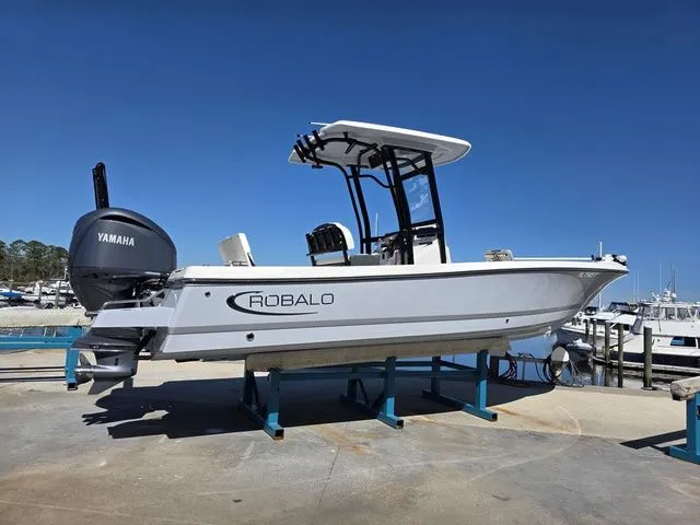 Slide: The Image of Robalo 246 Cayman 2023 - 6