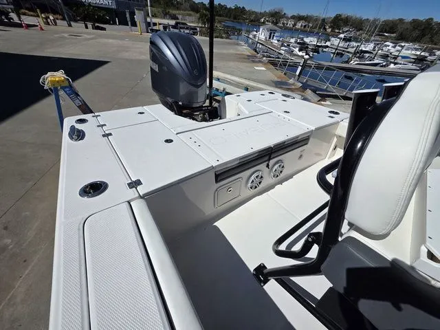 Slide: The Image of Robalo 246 Cayman 2023 - 8