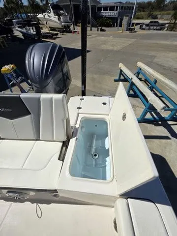 Slide: The Image of Robalo 246 Cayman 2023 - 9