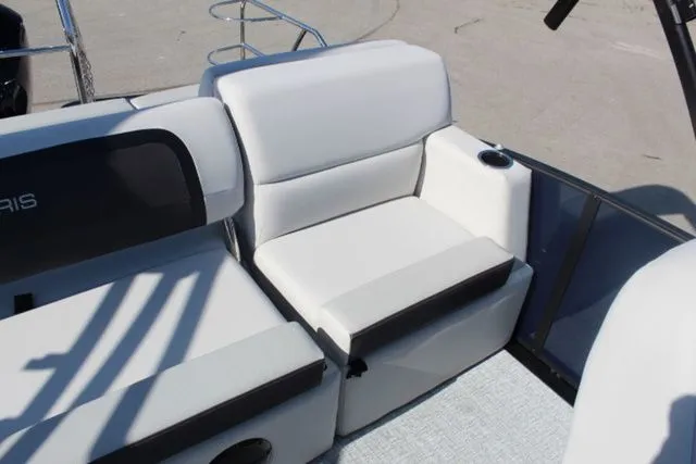 Slide: The Image of Harris Cruiser 230 SLDH 2026 - 16