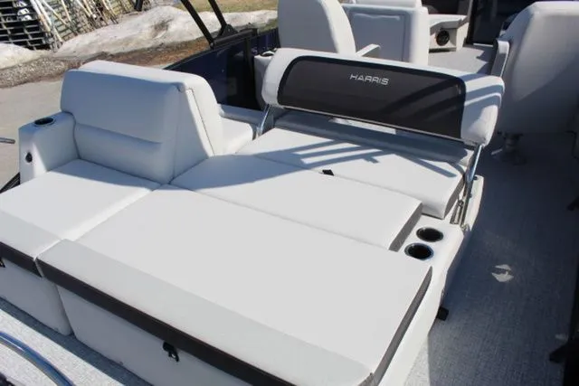 Slide: The Image of Harris Cruiser 230 SLDH 2026 - 17