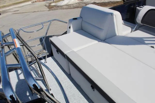 Slide: The Image of Harris Cruiser 230 SLDH 2026 - 18