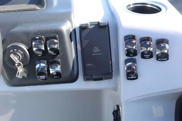 Slide: The Image of Harris Cruiser 230 SLDH 2026 - 23