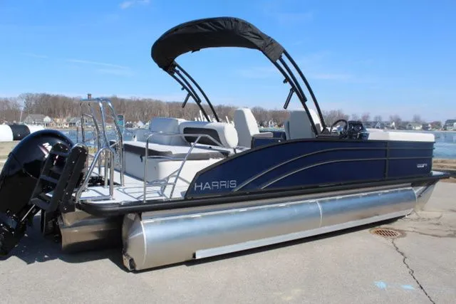 Slide: The Image of Harris Cruiser 230 SLDH 2026 - 7