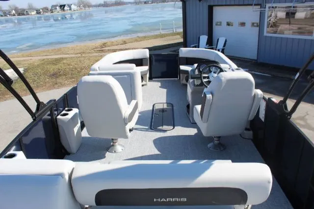 Slide: The Image of Harris Cruiser 230 SLDH 2026 - 9