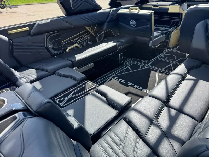 Slide: The Image of Tigé Ultré 25ZX 2026 - 10