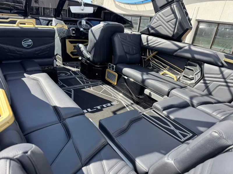 Slide: The Image of Tigé Ultré 25ZX 2026 - 12