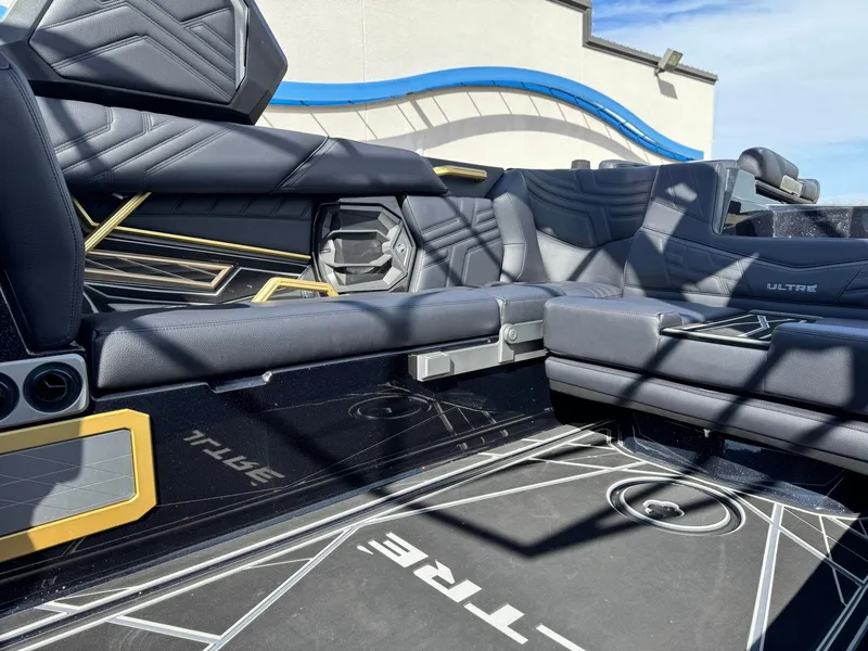 Slide: The Image of Tigé Ultré 25ZX 2026 - 15