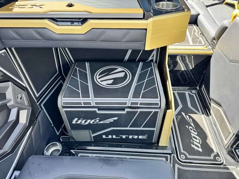 Slide: The Image of Tigé Ultré 25ZX 2026 - 19