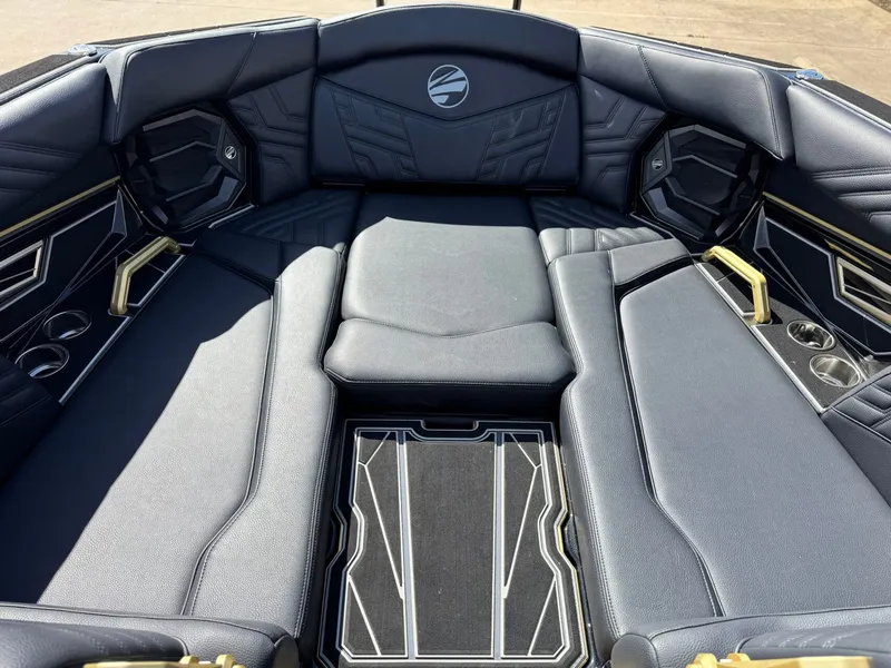 Slide: The Image of Tigé Ultré 25ZX 2026 - 20