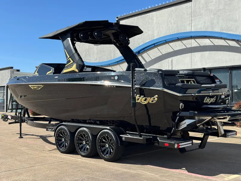 Slide: The Image of Tigé Ultré 25ZX 2026 - 3