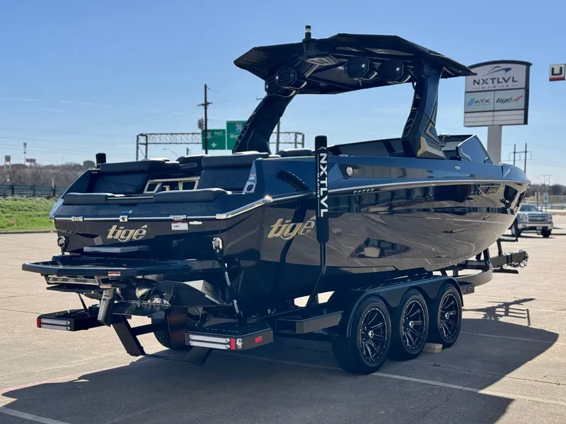 Slide: The Image of Tigé Ultré 25ZX 2026 - 5