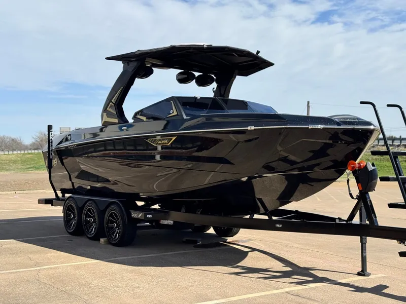 Slide: The Image of Tigé Ultré 25ZX 2026 - 6