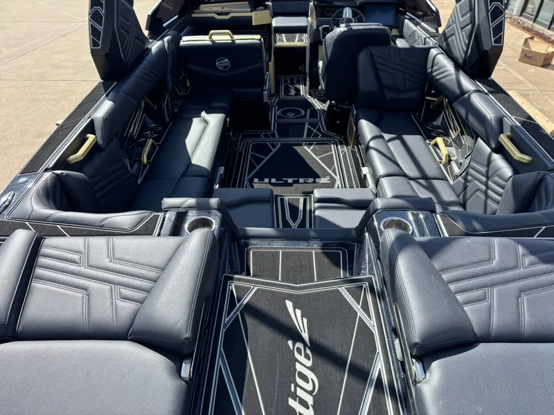 Slide: The Image of Tigé Ultré 25ZX 2026 - 7