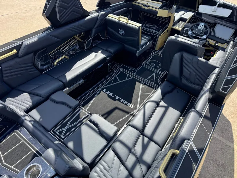 Slide: The Image of Tigé Ultré 25ZX 2026 - 9