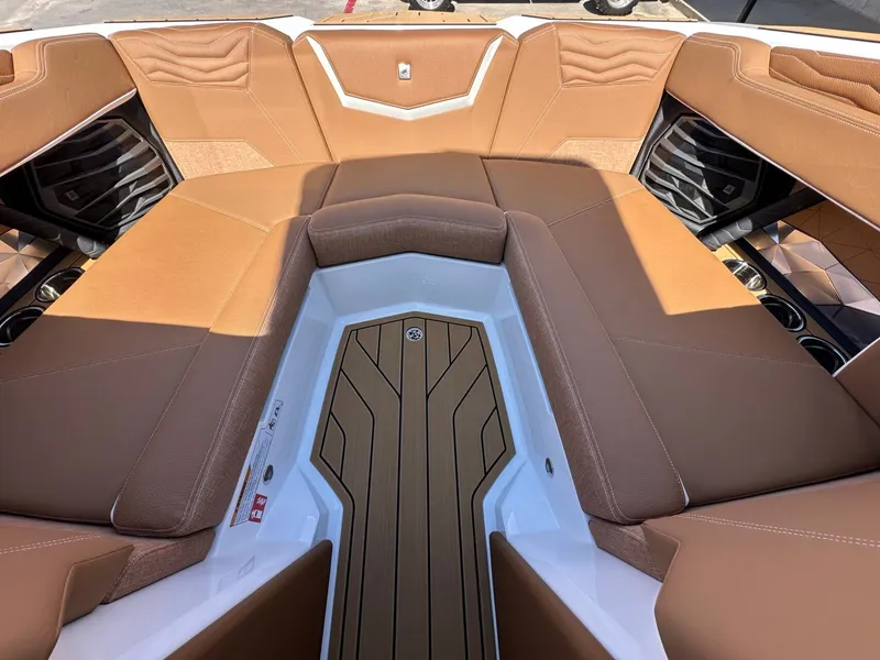 Slide: The Image of Nautique Super Air Nautique G21 2026 - 19