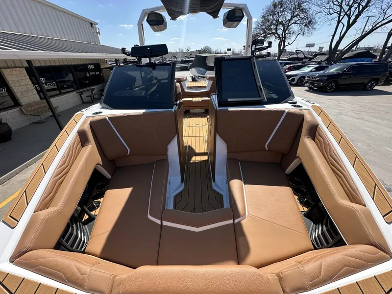 Slide: The Image of Nautique Super Air Nautique G21 2026 - 24