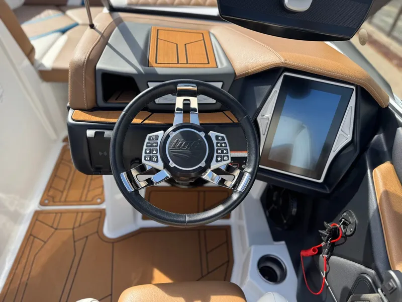 Slide: The Image of Tigé 20RZX 2022 - 13