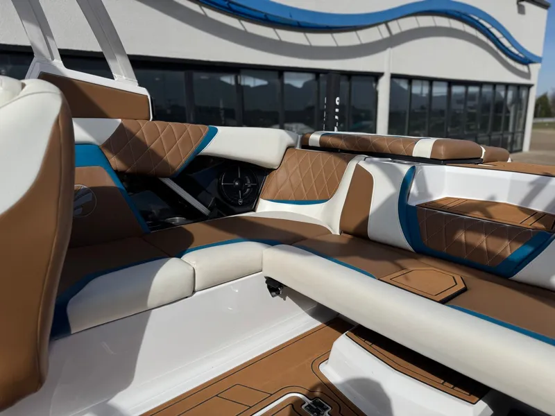 Slide: The Image of Tigé 20RZX 2022 - 9