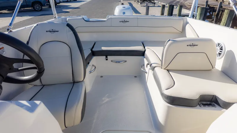 Slide: The Image of Stingray 172 SC 2024 - 10