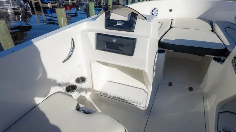 Slide: The Image of Stingray 172 SC 2024 - 12