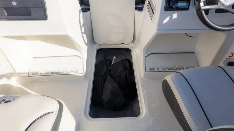 Slide: The Image of Stingray 172 SC 2024 - 13