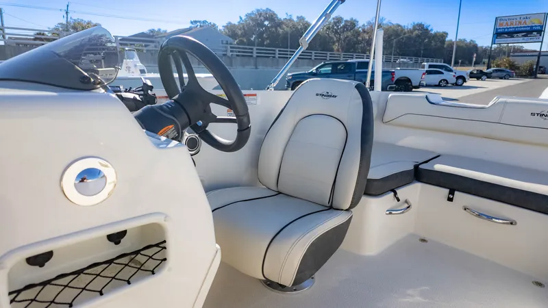 Slide: The Image of Stingray 172 SC 2024 - 18