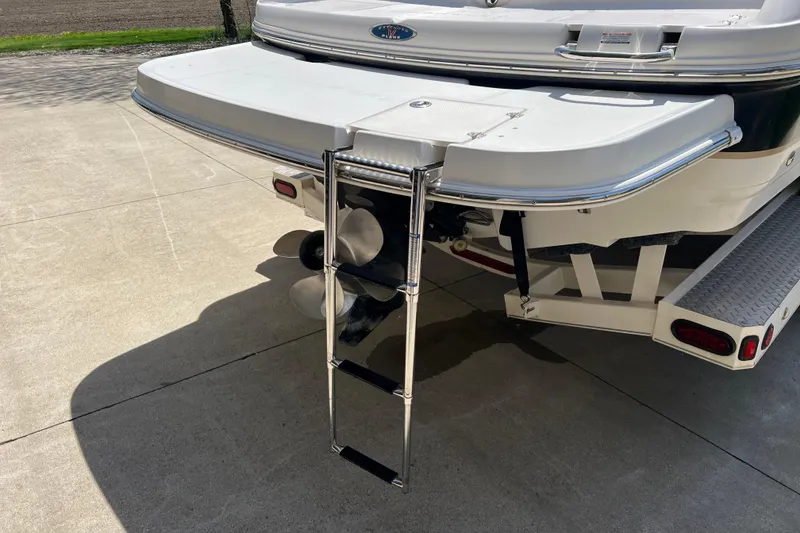 Slide: The Image of Rear view of 2003 Chaparral Signature 260 boat with swim platform and ladder. - 15