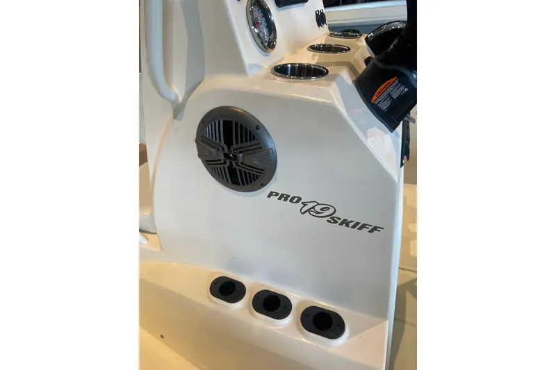 Slide: The Image of 2026 Mako Pro Skiff 19 CC console with cup holders and speaker. - 10