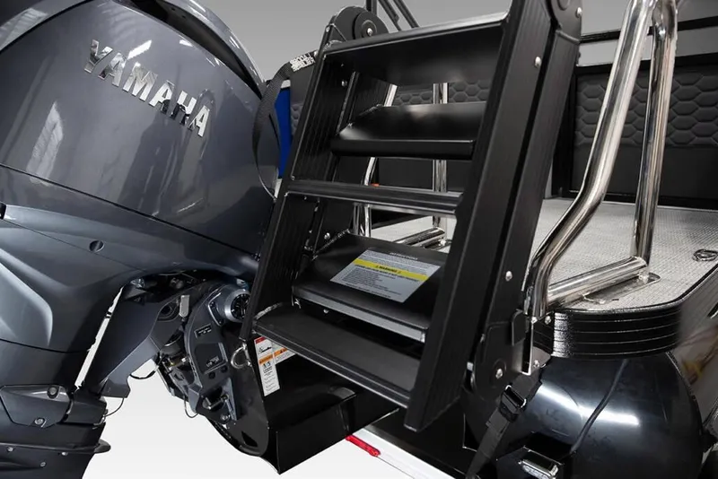 Slide: The Image of 2026 Veranda VR235L boat with Yamaha engine and boarding ladder. - 10
