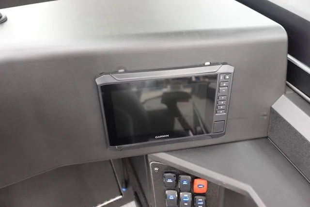 Slide: The Image of Alumacraft Competitor 185X Sport 2025 - 10