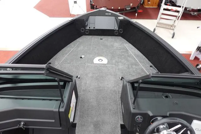 Slide: The Image of Alumacraft Competitor 185X Sport 2025 - 12