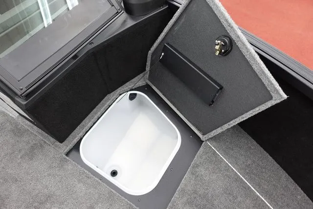 Slide: The Image of Alumacraft Competitor 185X Sport 2025 - 13