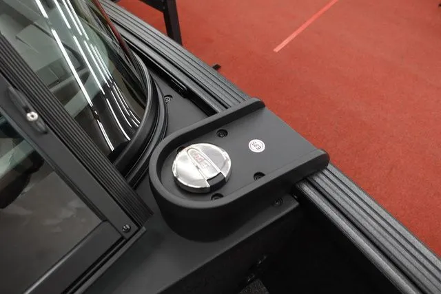 Slide: The Image of Alumacraft Competitor 185X Sport 2025 - 15