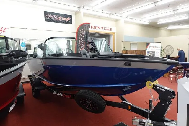 Slide: The Image of Alumacraft Competitor 185X Sport 2025 - 2