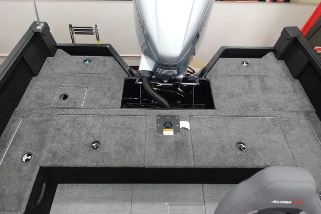 Slide: The Image of Alumacraft Competitor 185X Sport 2025 - 4