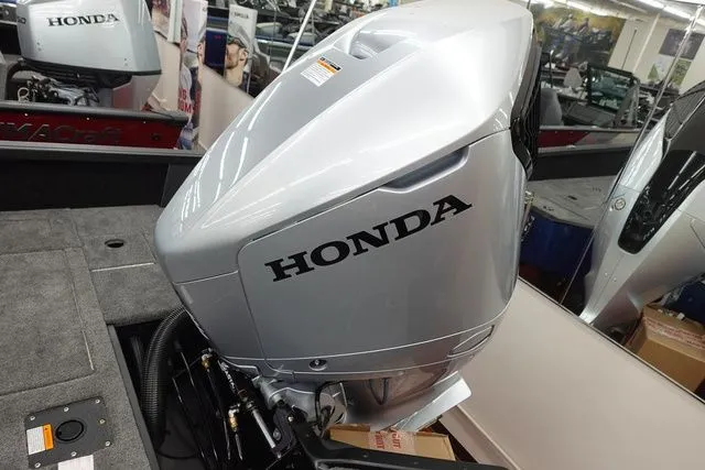 Slide: The Image of Alumacraft Competitor 185X Sport 2025 - 7