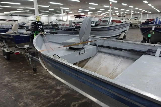 Slide: The Image of Bluefin Trophy 15 Tiller 1987 - 4