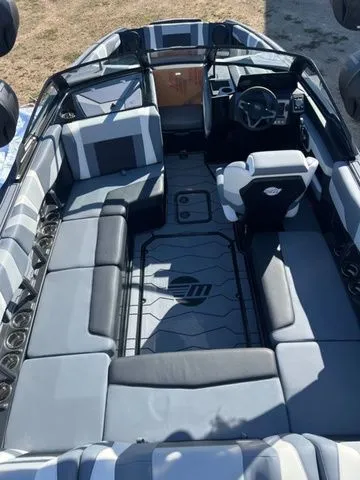 Slide: The Image of Malibu Wakesetter 22 MXZ 2025 - 11