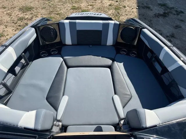 Slide: The Image of Malibu Wakesetter 22 MXZ 2025 - 13