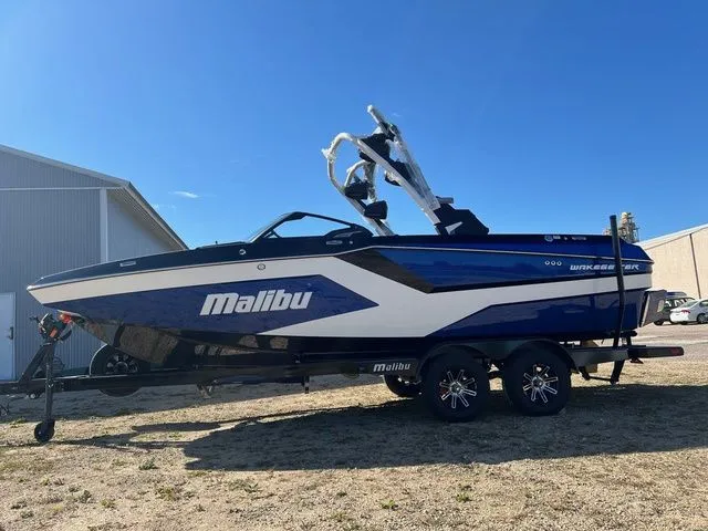 Slide: The Image of Malibu Wakesetter 22 MXZ 2025 - 3