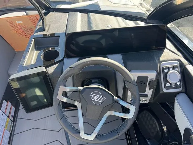 Slide: The Image of Malibu Wakesetter 22 MXZ 2025 - 9