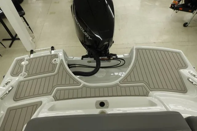 Slide: The Image of Crownline Boats Eclipse E230 XS 2024 - 10