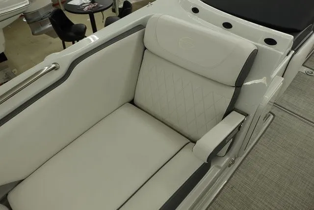 Slide: The Image of Crownline Boats Eclipse E230 XS 2024 - 12