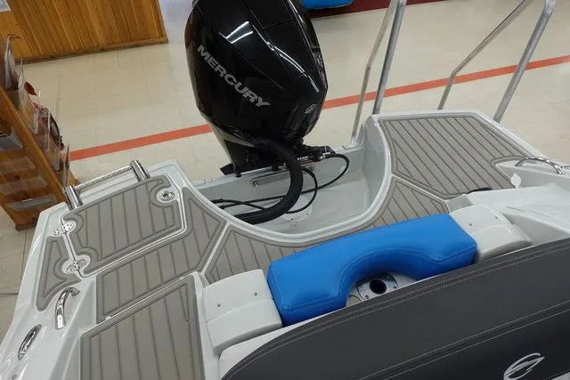 Slide: The Image of Crownline Boats Eclipse E240 XS 2024 - 3