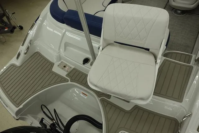 Slide: The Image of Crownline Boats E210 XS 2024 - 4