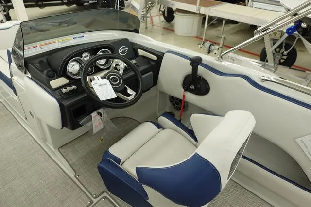 Slide: The Image of Crownline Boats E210 XS 2024 - 6