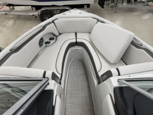 Slide: The Image of Crownline Boats 210 SS 2024 - 7