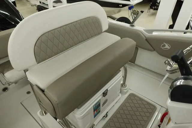 Slide: The Image of Crownline Boats 210 FS 2024 - 10