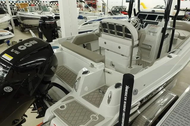 Slide: The Image of Crownline Boats 210 FS 2024 - 4